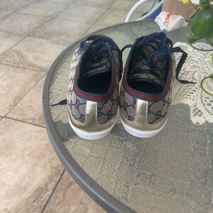 gucci shoes size 11.5 i whash then and get litte blue in the side